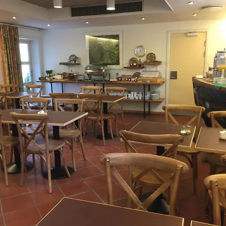 City Hotel Apartments 3*