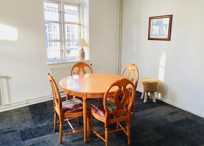 City Hotel Apartments Апарт-отель 3*