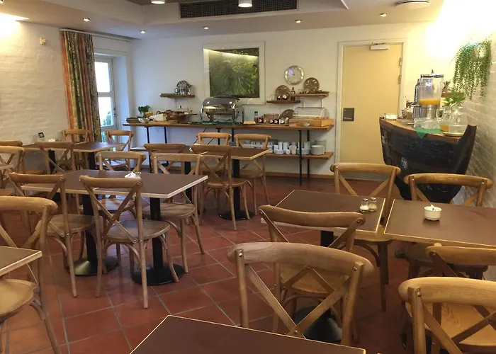 City Hotel Apartments 3*