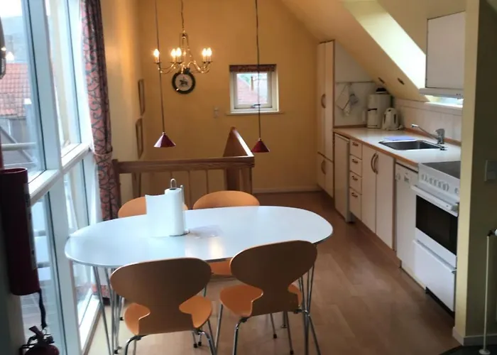 City Hotel Apartments Апарт-отель 3*