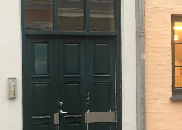 City Hotel Apartments 3*